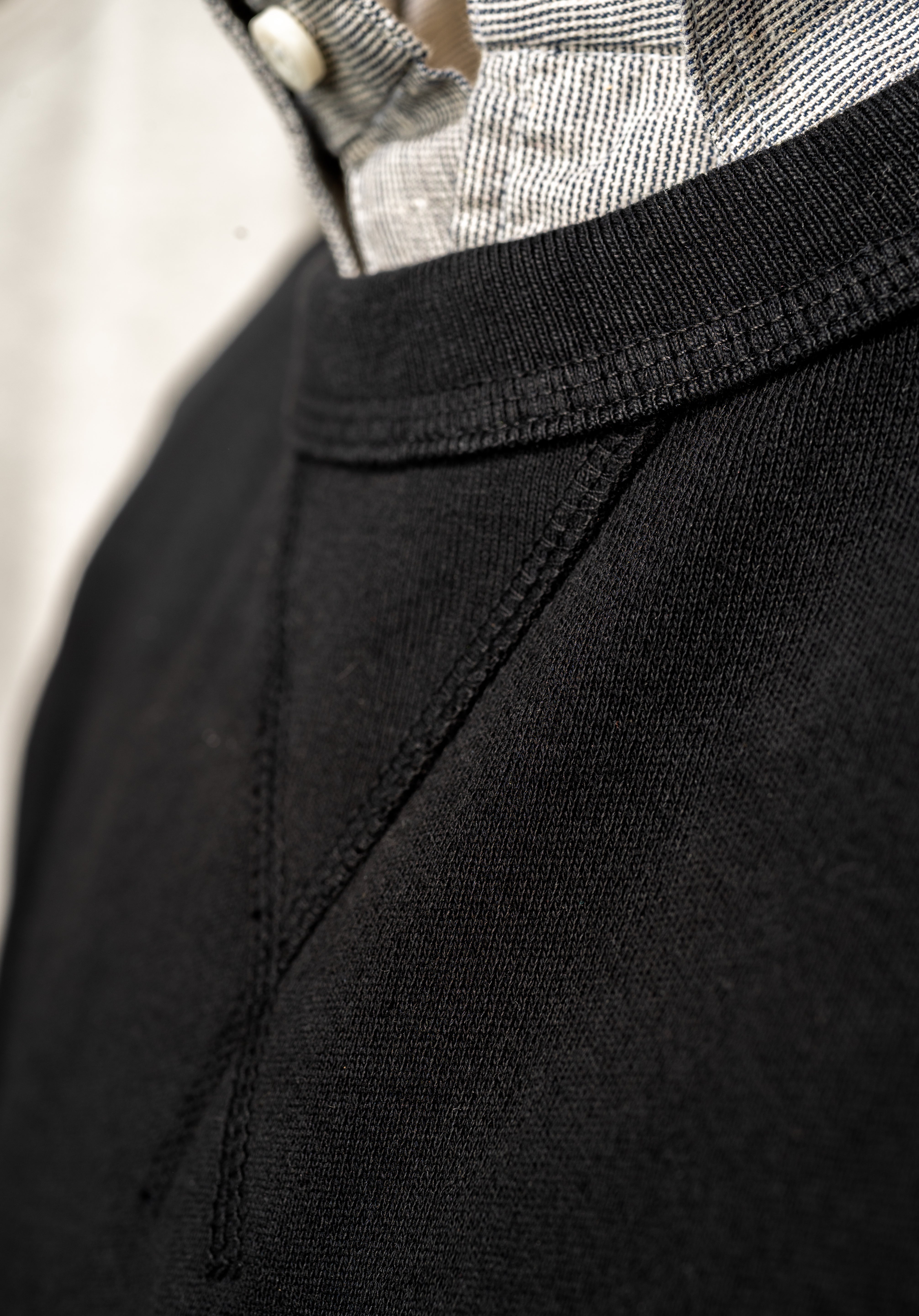 Classic Fit Long Sleeve Crew Sweatshirt – Black