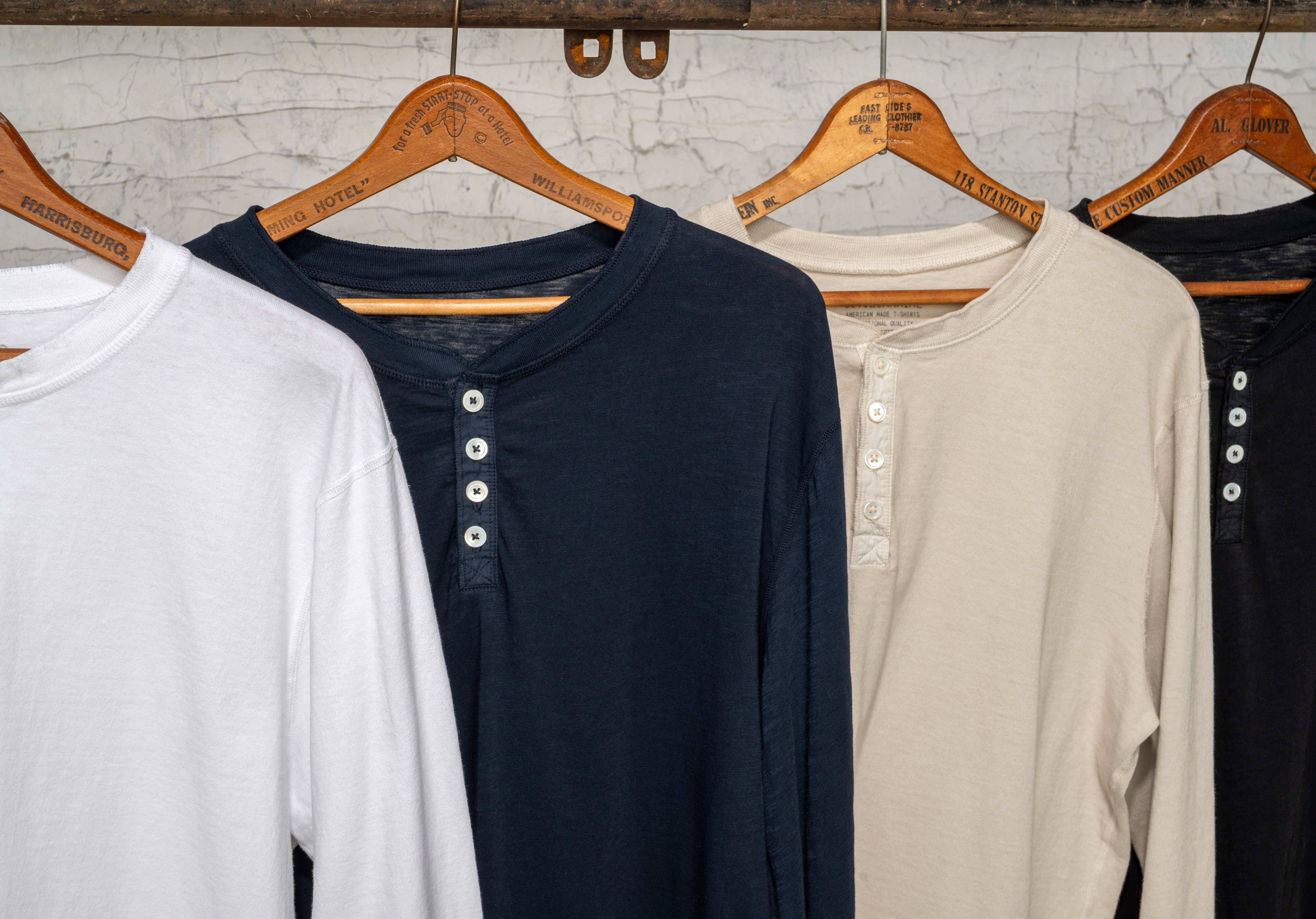 Lightweight Slub Cotton Henley – Standard Fit