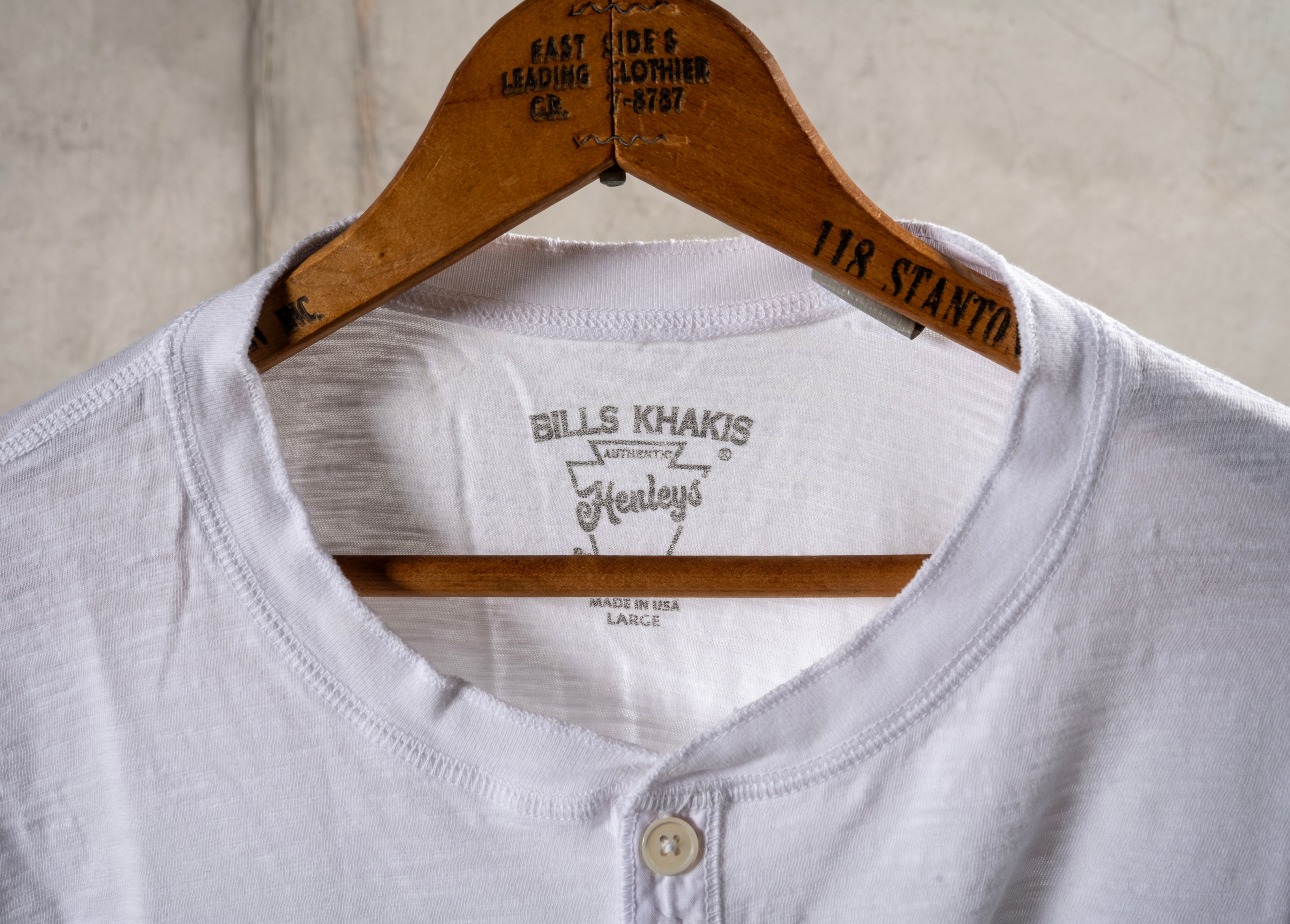 Lightweight Slub Cotton Henley – Standard Fit